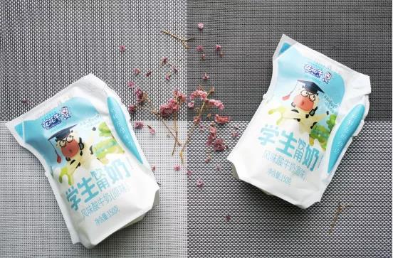 花花牛首款愛克林低溫學生飲用酸牛奶上市啦?。。? title=