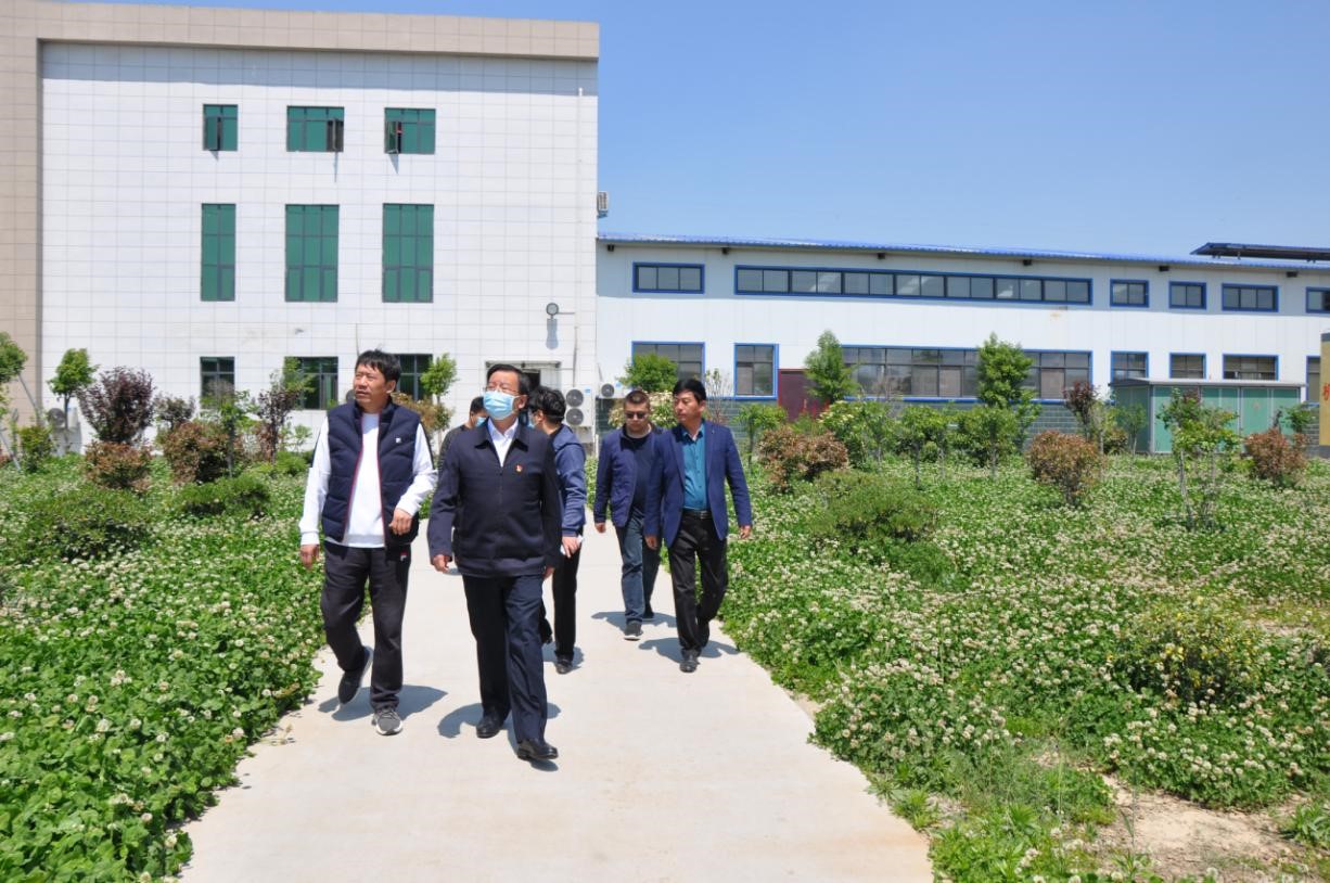 商丘市委常委、宣傳部部長王全周一行蒞臨睢縣瑞亞牧業有限公司調研